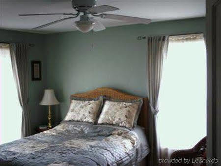 Four Creeks Bed & Breakfast Girard Zimmer foto